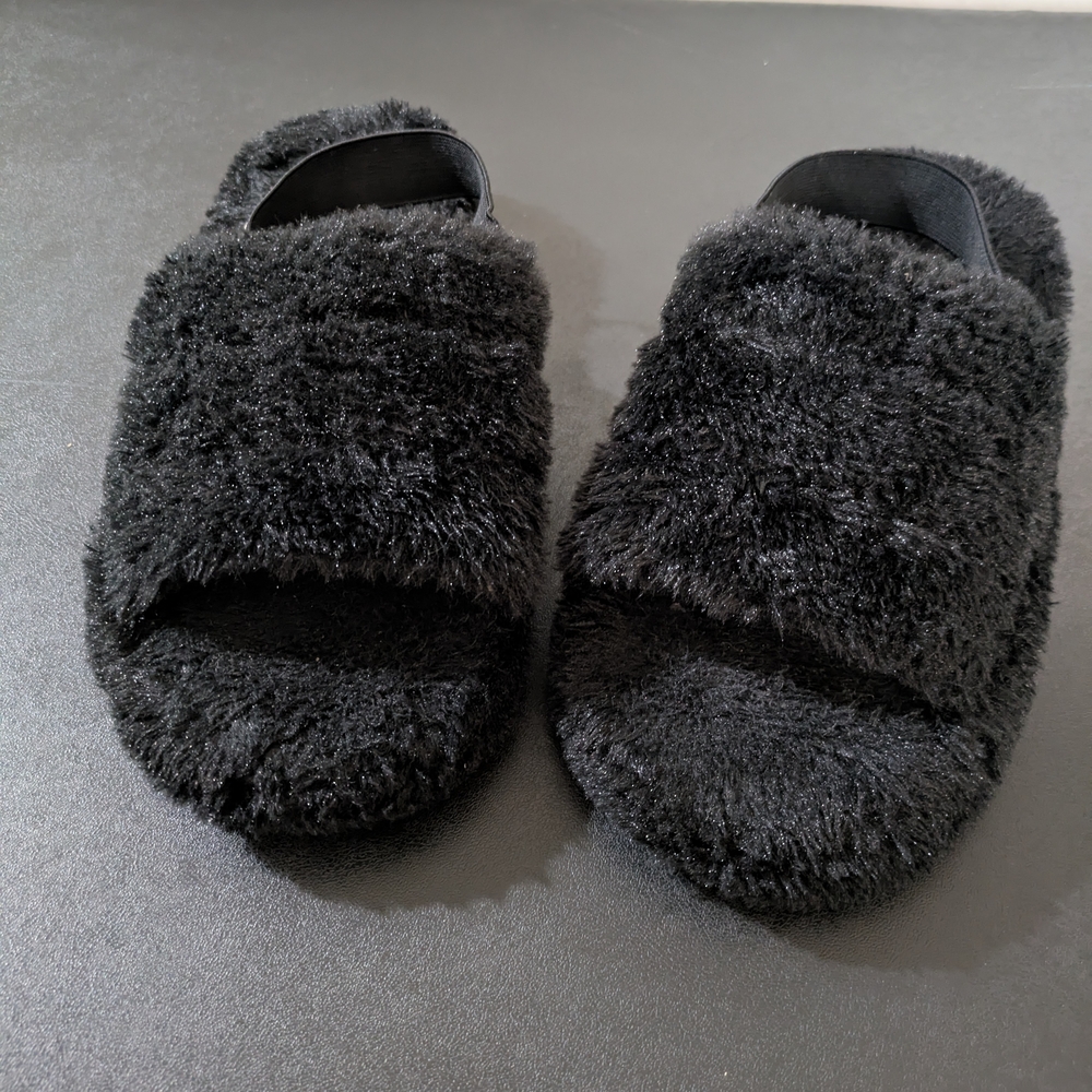 Kendall & Kylie Black Fuzzy Slippers